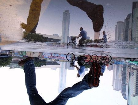 治理与危机赛跑　最大人口数屡破“上线”