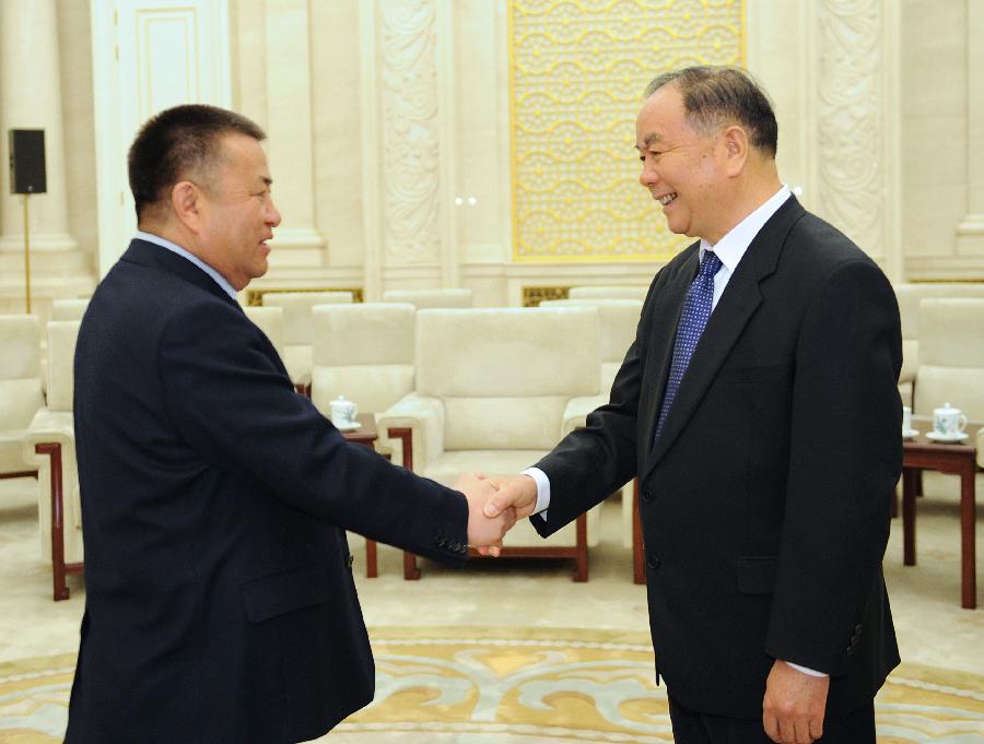 王乐泉会见吉尔吉斯斯坦社会民主党干部考察团