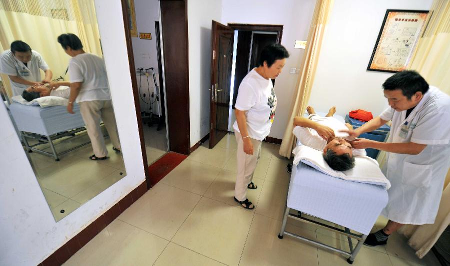 湖南岳阳：中医药服务进社区惠及基层百姓