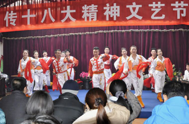 内蒙古：“草根文艺”颂扬“十八大”