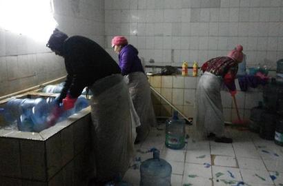 北京曝光地下水工厂 污水横流满地狼藉