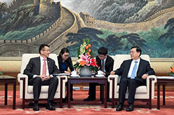 张德江会见蒙古国家大呼拉尔副主席恩赫阿木格楞
