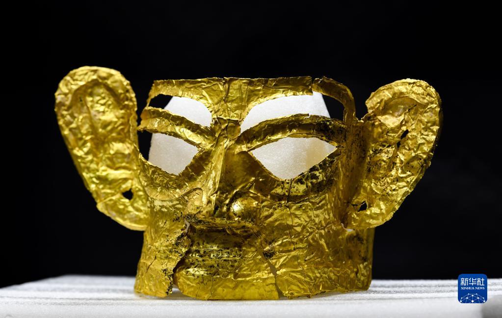 “金面具、神坛、玉琮、丝绸……三星堆考古又上新了！