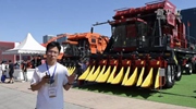 新疆農機博覽會上的棉花生産機械