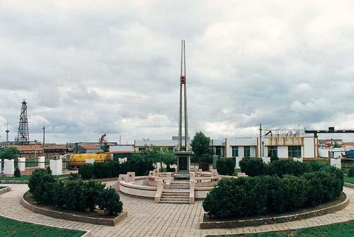 1961年4月16日 华8井首次见到工业油流