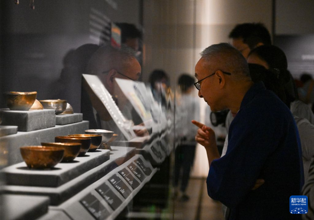 “金冠之下：新罗文物精华展”在上海博物馆东馆启幕