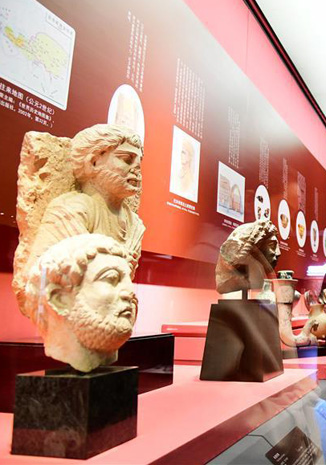 丝路文物亮相古城西安