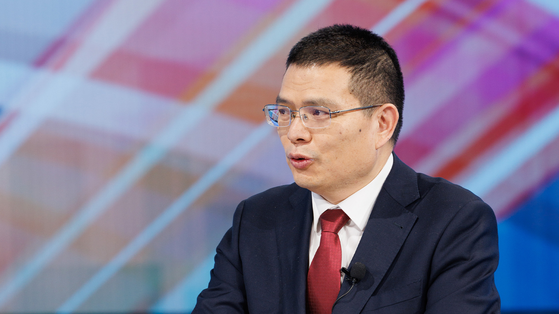 坚持创新驱动，加紧培育壮大新动能