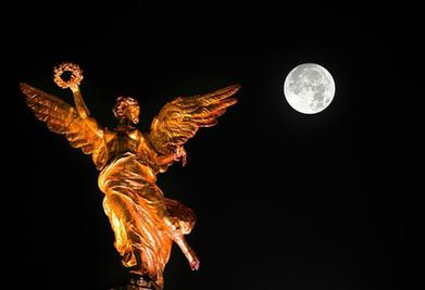 &ldquo;超级月亮&rdquo;现身