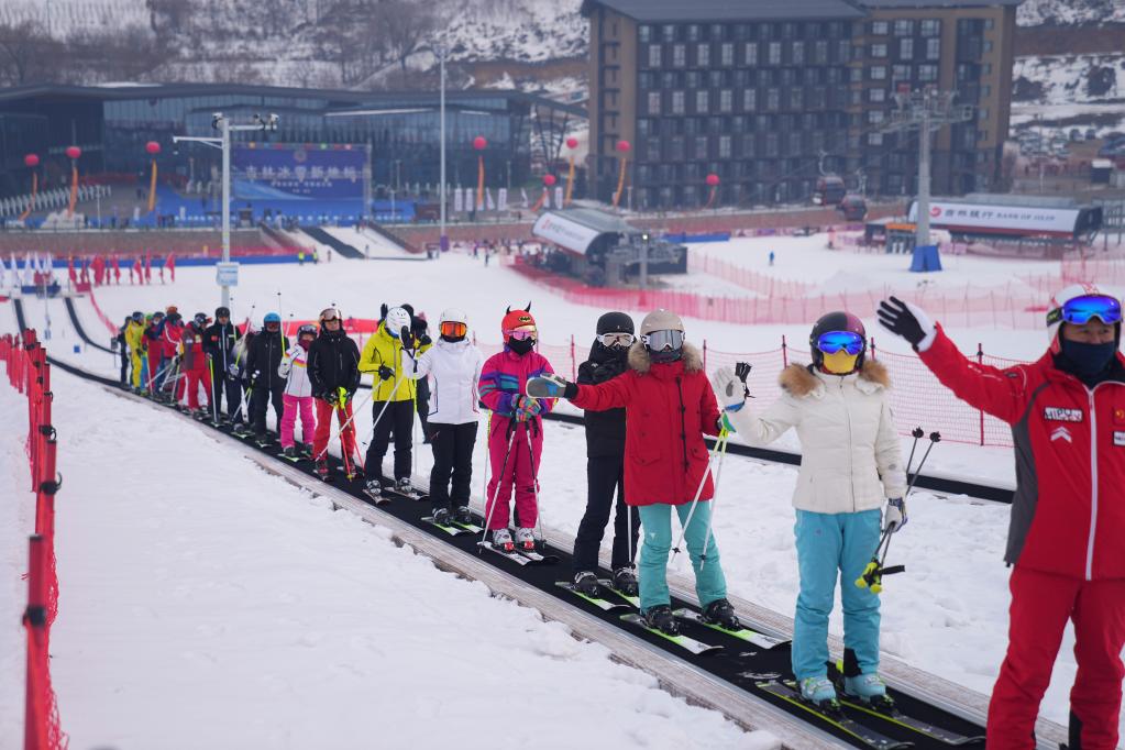 走近冬奥|新中国第一座高山滑雪场“重装绽放”(图5)