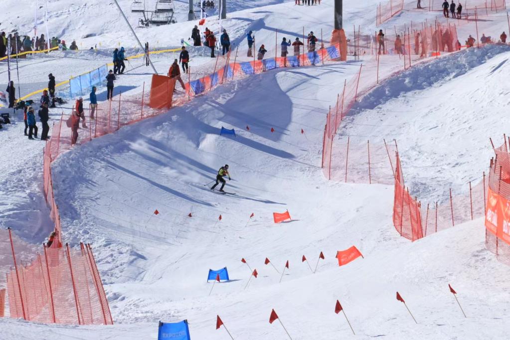 滑雪登山世锦赛开赛 中国队摘历史首金