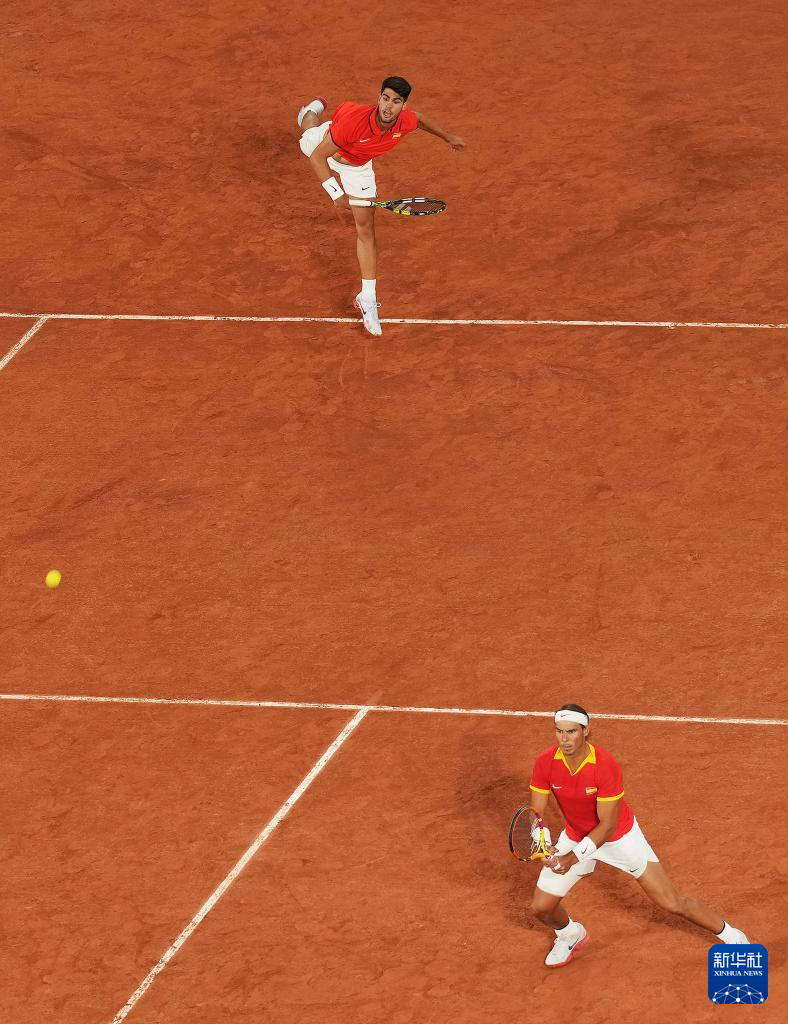巴黎奥运会｜网球——男双：纳达尔/阿尔卡拉斯晋级_2024巴黎奥运会_新华网