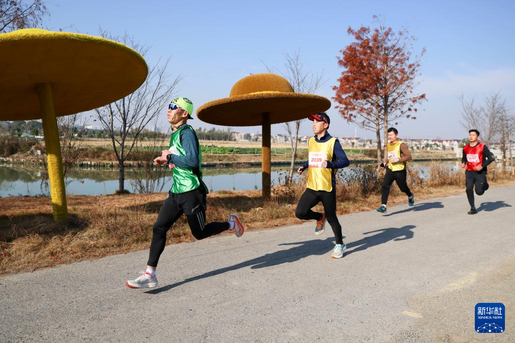 全民健身——2025上海乡村“铁人三项”迎新嘉年华举行