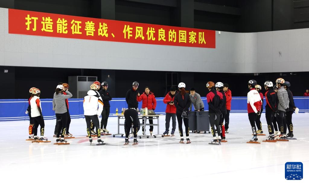 中国短道速滑队备战米兰冬奥会