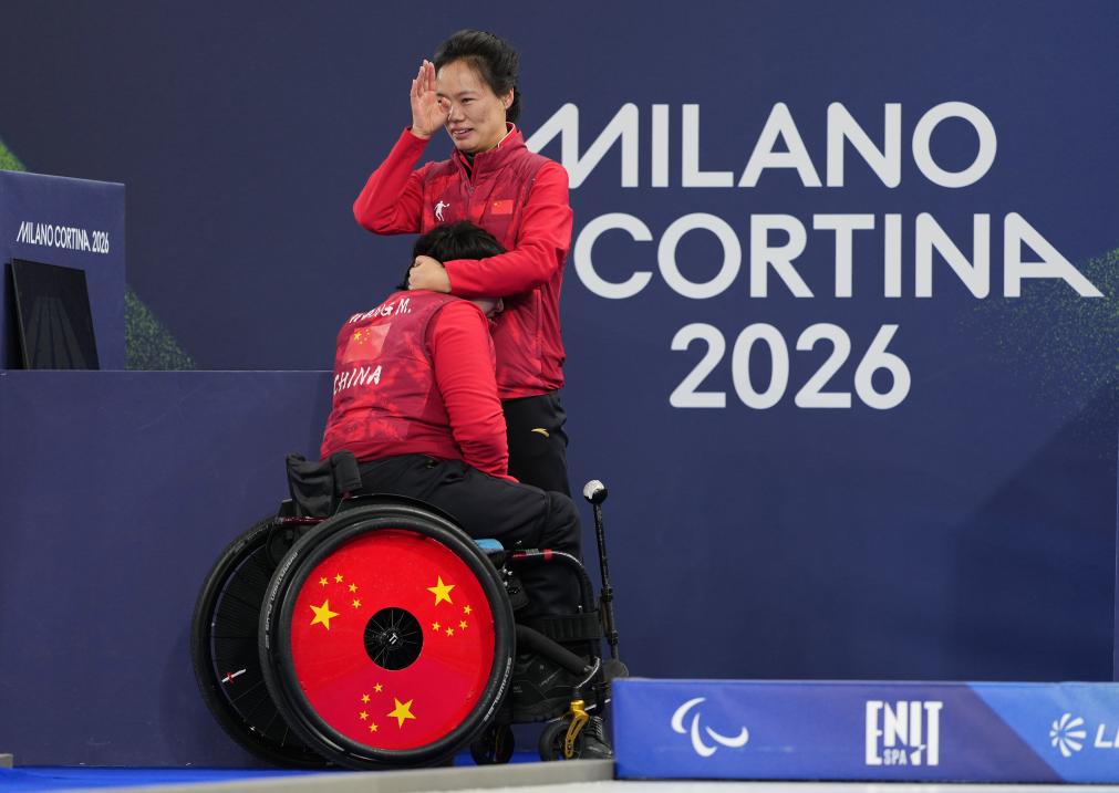 中国轮椅冰壶队教练茹霞：摸着石头过河 一步一步走到今天