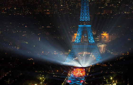 数万球迷齐聚巴黎庆祝欧锦赛即将打响