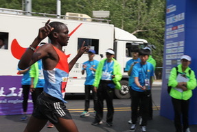 激情马拉松&middot;活力鲅鱼圈㊵|半程马拉松赛场上的辉煌瞬间