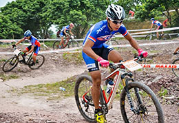 五圈比赛中没被专业车手套圈，业余车手首次杀进全运会