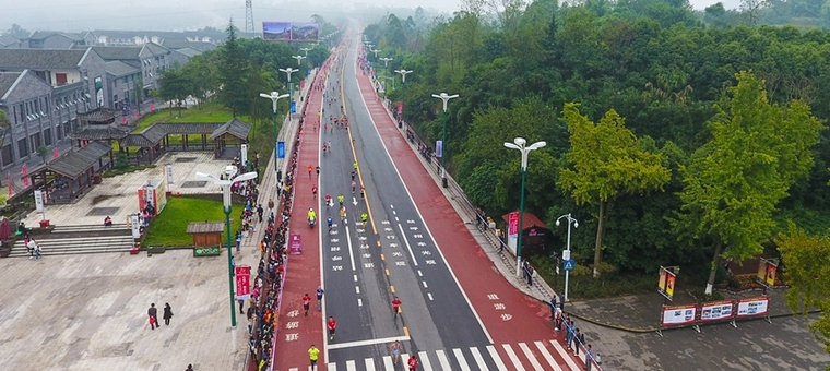 红马进行时④|什么值得跑：除了很直的成马，还有一个马拉松更红