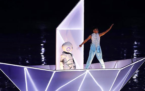 这一场精彩的全运会开幕式有6000多名演员，专业演员却不到60人