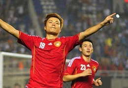 全运会上忙碌着的国足支持者：用自己的方式关注&ldquo;中乌之战&rdquo;