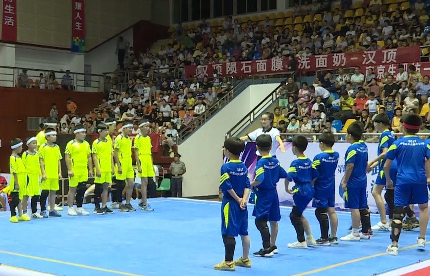 实拍：儿童选手参加脚斗士比赛