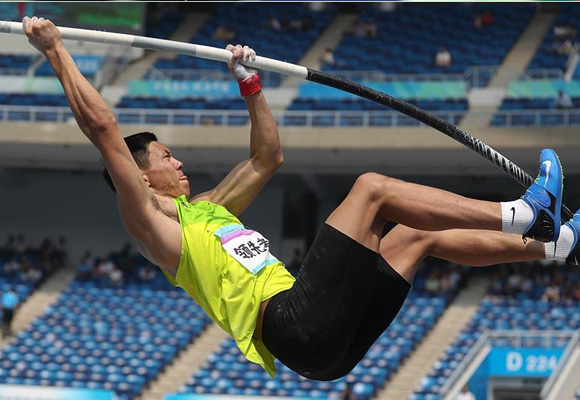 高清组图：全运会男子十项全能撑竿跳高赛况