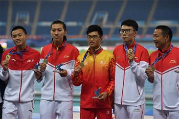 高清组图：全运会男子4&times;400米接力颁奖仪式