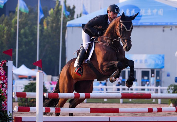 高清组图：全运会马术三项赛个人，广东队选手梁锐基夺冠