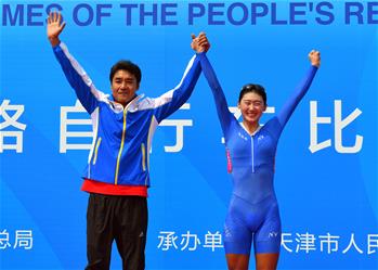 高清组图：全运会女子公路个人赛颁奖仪式