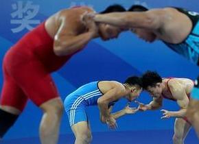 高清组图：全运会摔跤场上的较量