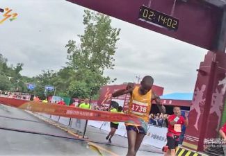 红马进行时(130)|短视频：厉害了！广安红马全程男子组第一名撞线
