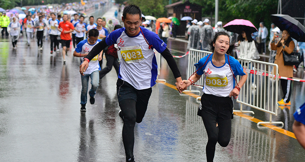 在现场：有一种坚持叫&ldquo;跑马&rdquo;