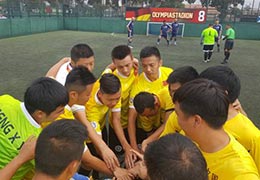 中国足球走向世界？还是看警察的！