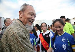 楚雄一中群星闪耀！苏永舜、戚务生等13位中国足球名宿走进校园