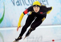 冰雪运动百科②|速度滑冰：穿着冰鞋在400米赛道赛跑