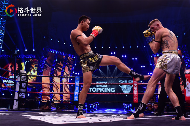 耀威猜KO对手勇夺金腰带获百万大奖，峨眉传奇擂台再创奇迹