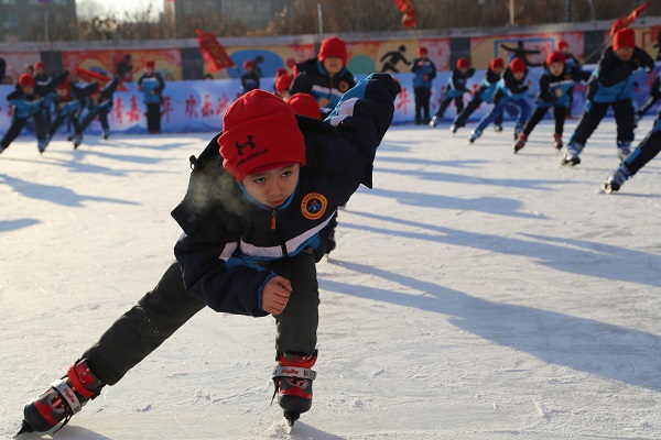 29年前，长春这所小学有个用饭盒&ldquo;扣&rdquo;出的冰场