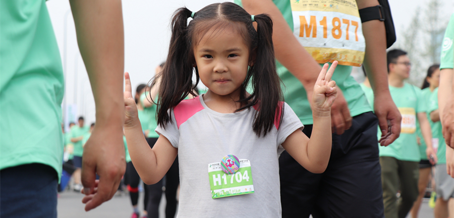 天府半马(40)|在现场：这条充满爱的跑道，怎能少了萌娃