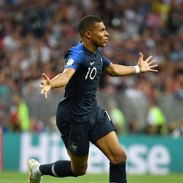 决赛：法国队姆巴佩进球