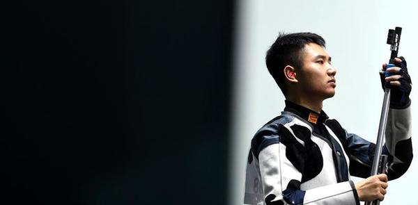 男子50米步枪三姿决赛，杨浩然获第四