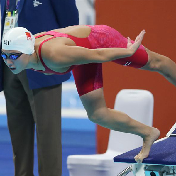 女子100米蝶泳赛况