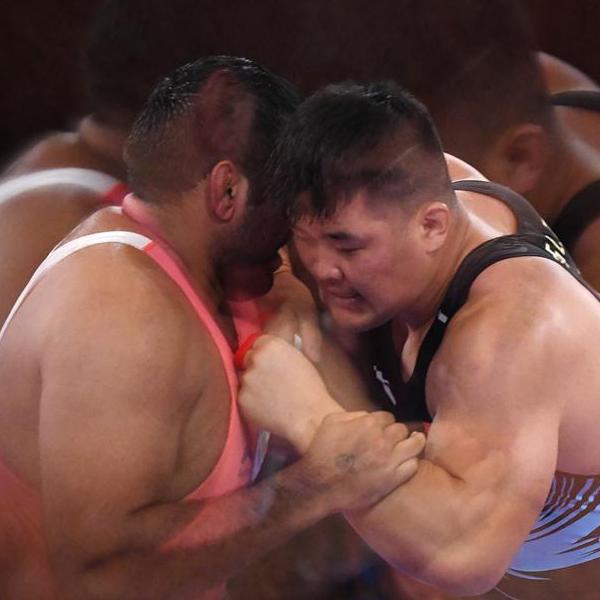 亚运会摔跤&mdash;&mdash;男子古典式130公斤级：中国选手孟令哲战胜印度选手