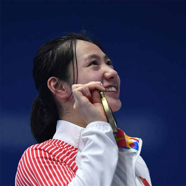 女子50米蛙泳颁奖仪式