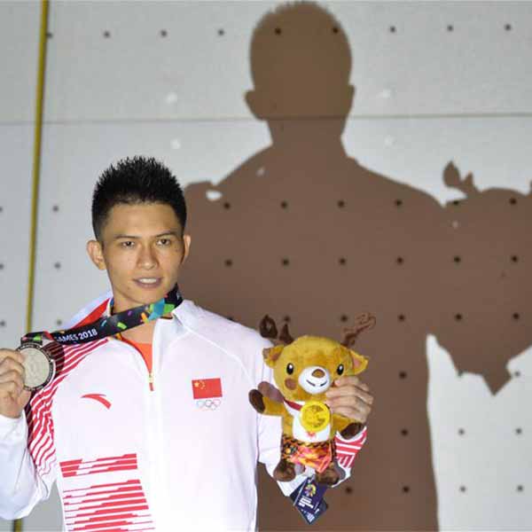 速度攀岩：钟齐鑫获得银牌