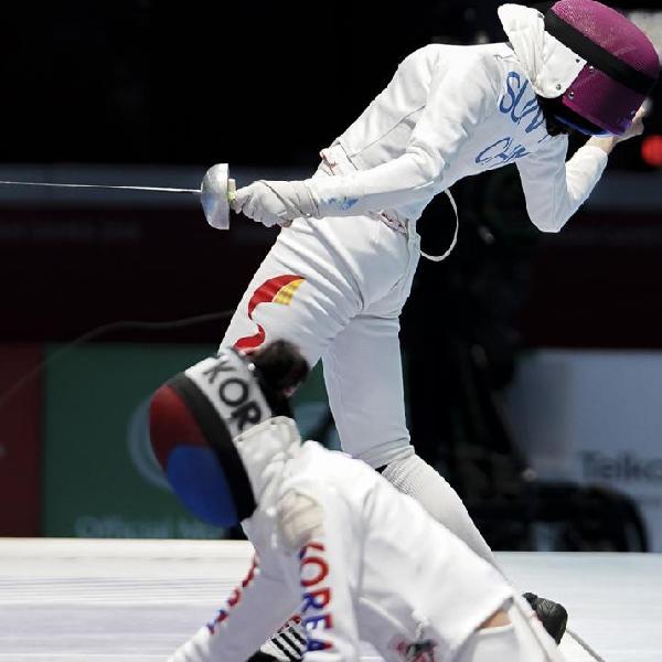 中国队获女子重剑团体冠军