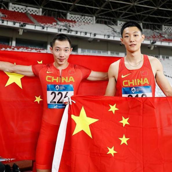 男子跳远：中国选手包揽冠亚军