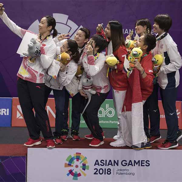 羽毛球女子双打颁奖仪式