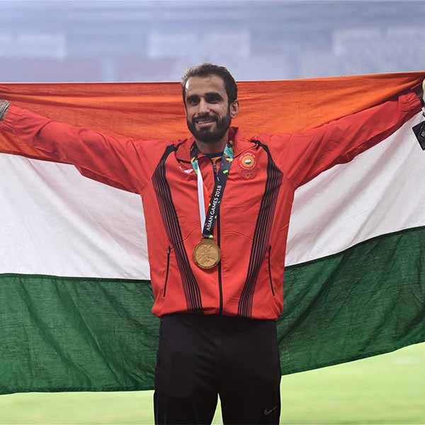 男子800米决赛颁奖仪式举行