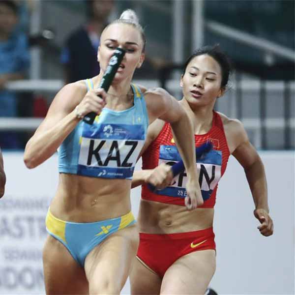 男女混合4X400米接力赛况